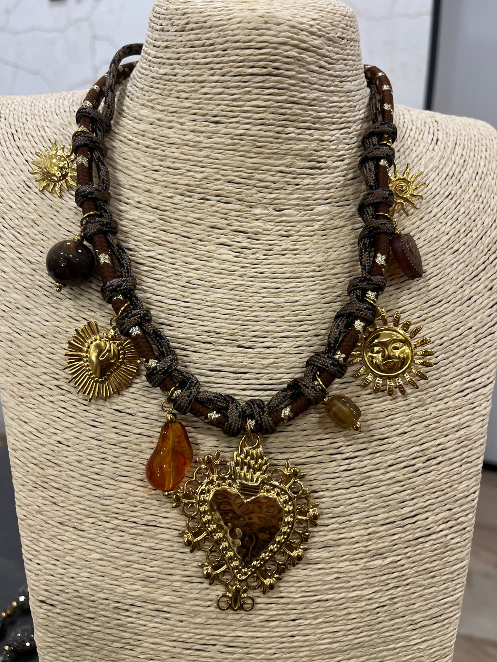 COLLAR