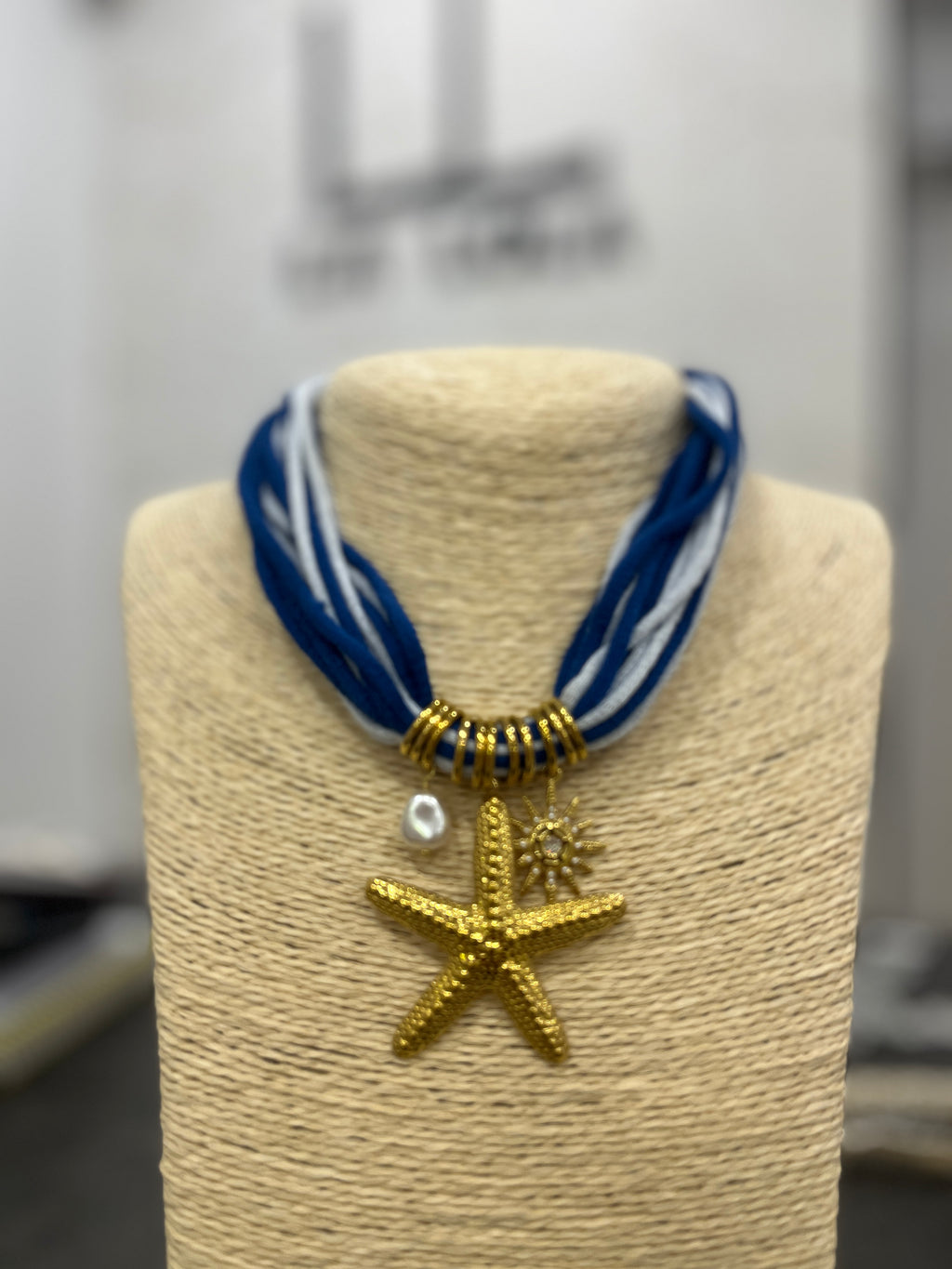 COLLAR BLUE