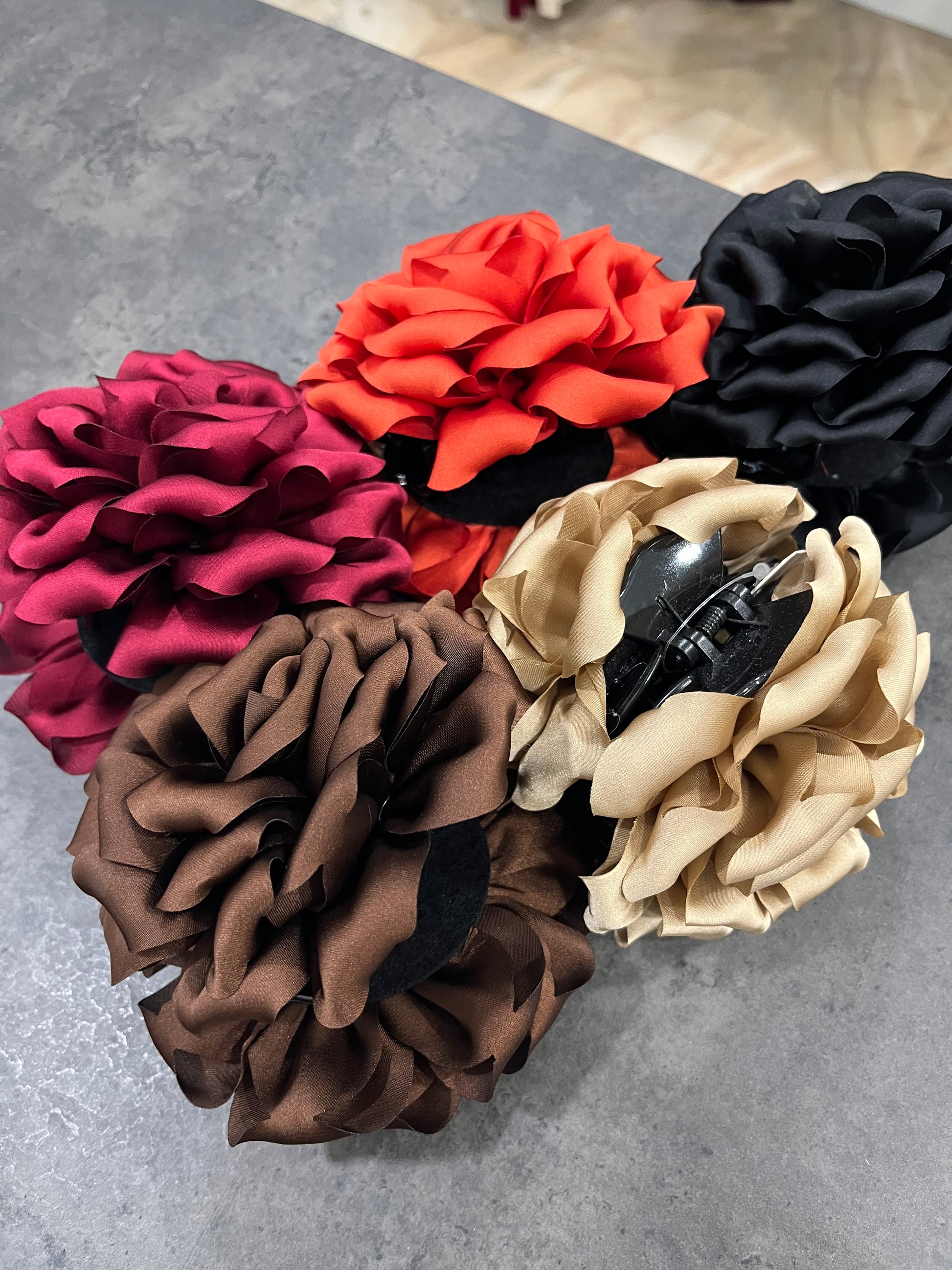 Pinza flor textil