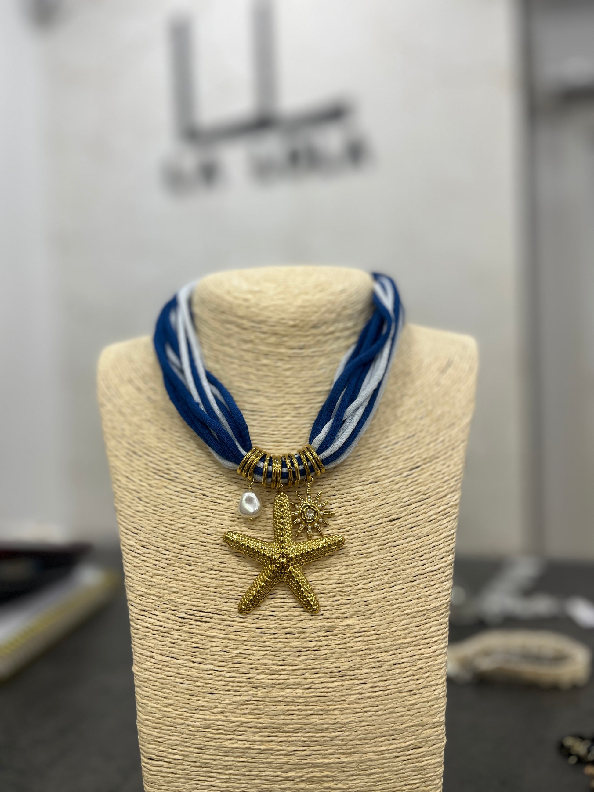 COLLAR BLUE