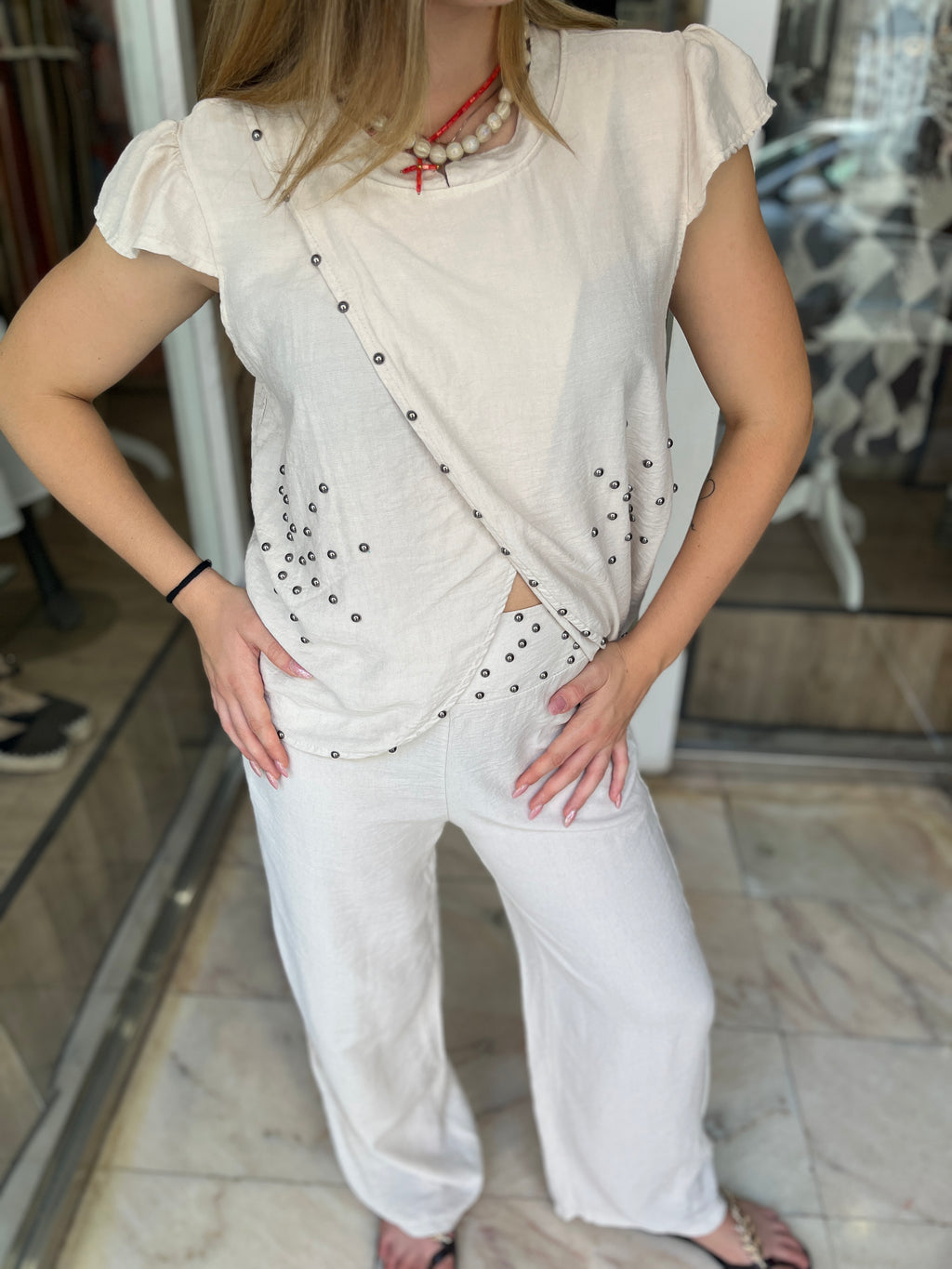 Pantalón tachuelas