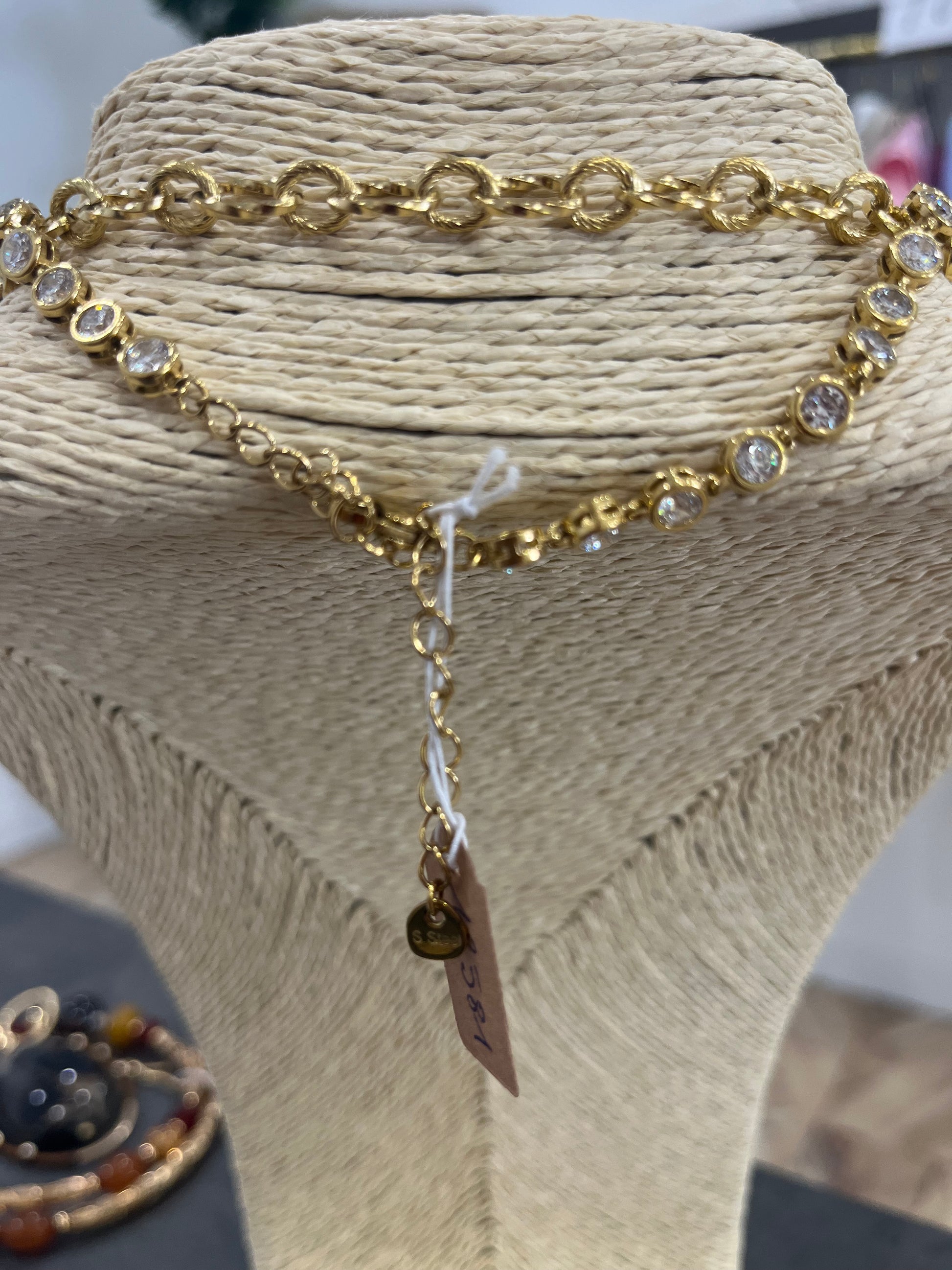 COLLAR