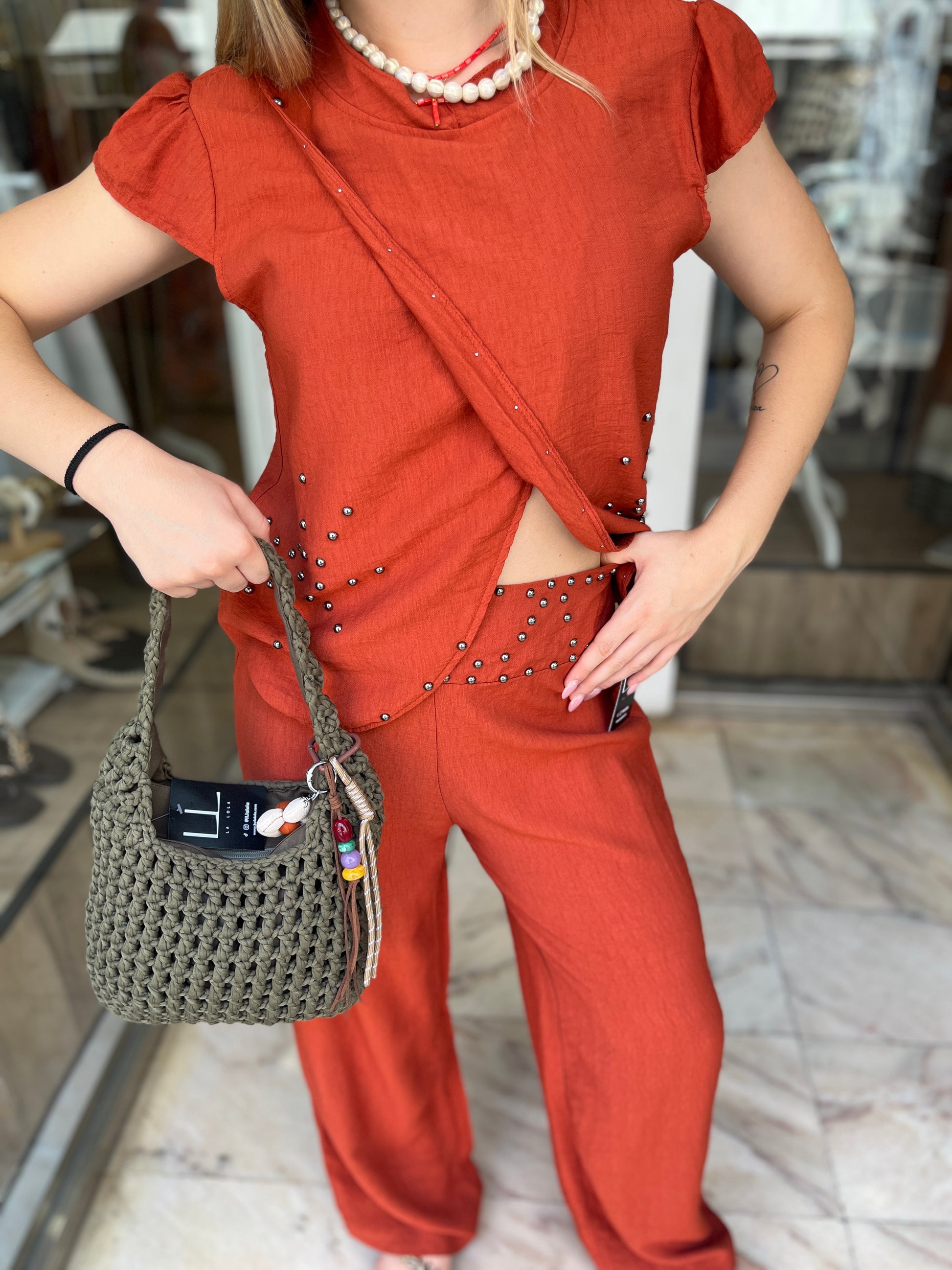 Pantalón tachuelas