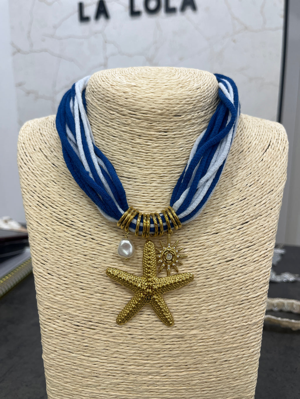 COLLAR BLUE