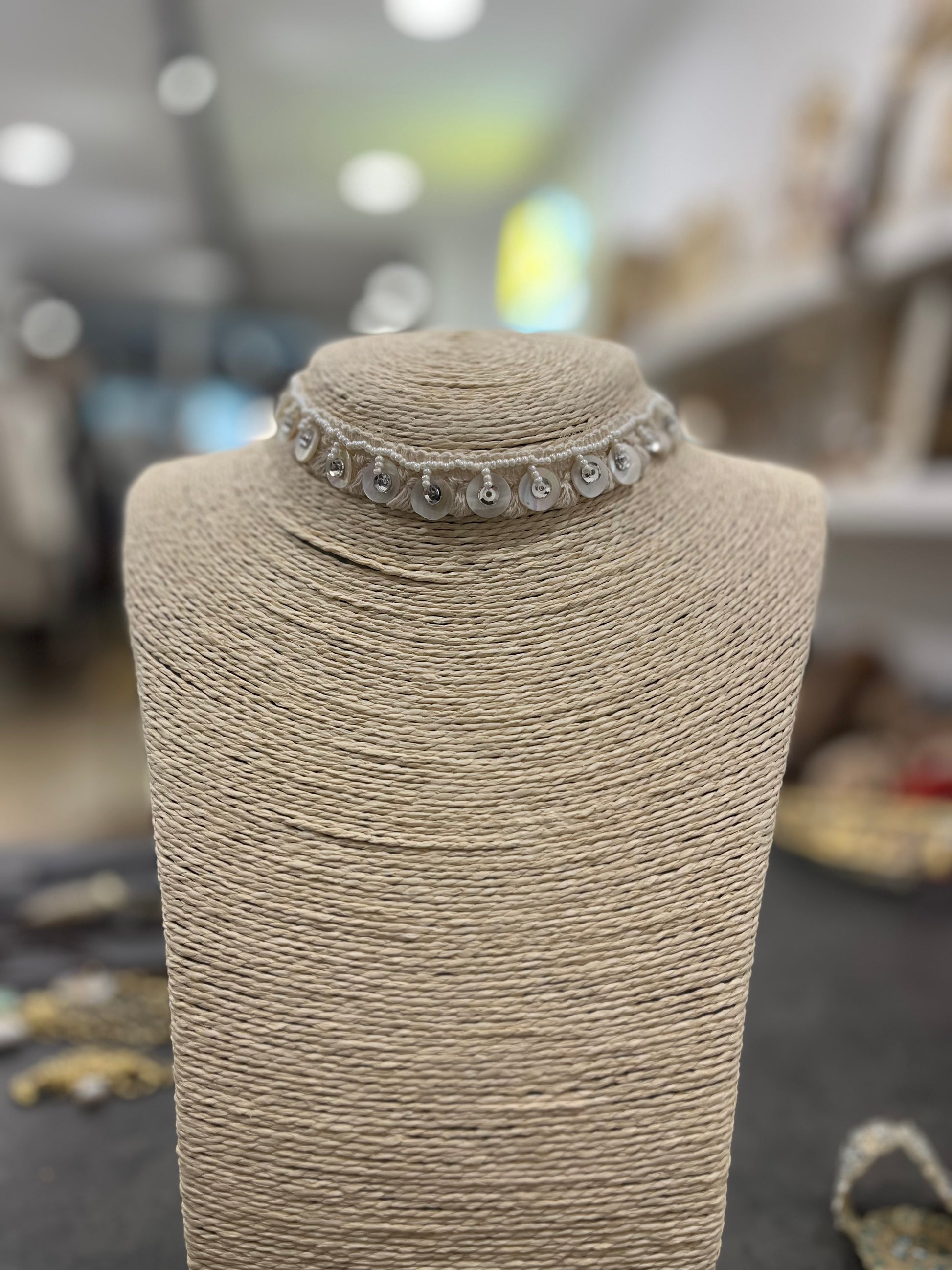 CHOKER