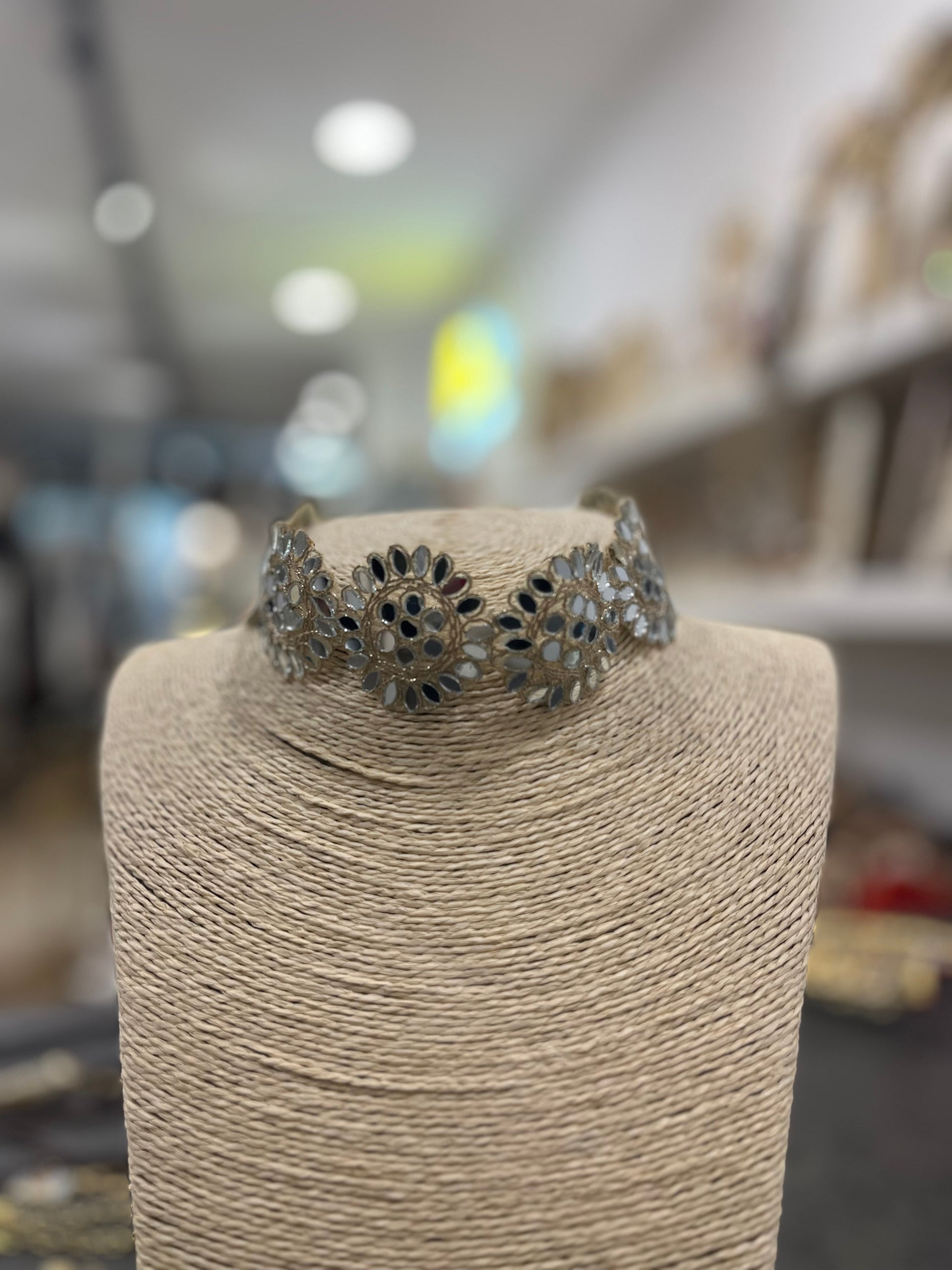 CHOKER