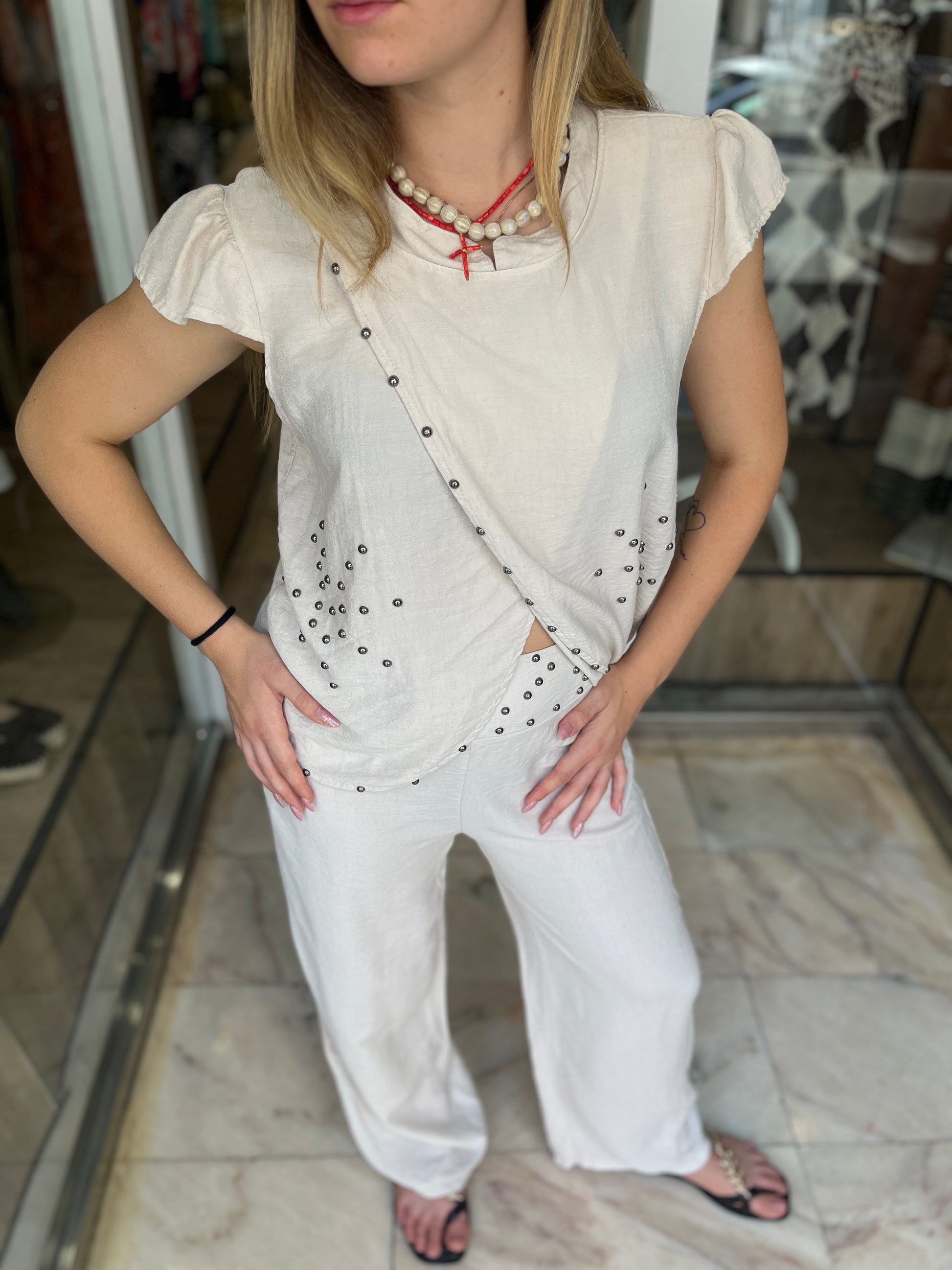 Blusa tachuelas