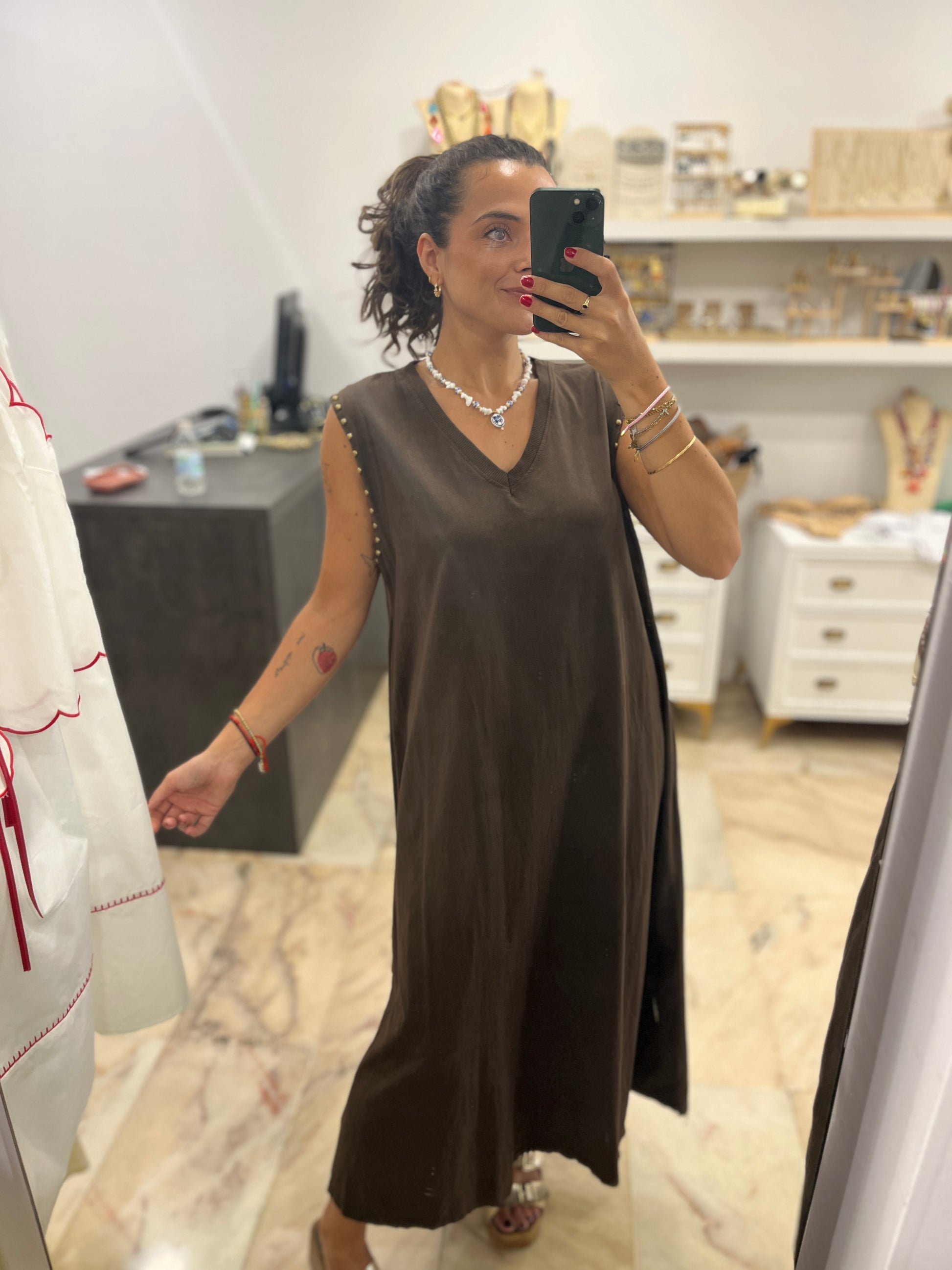 VESTIDO TACHUELAS