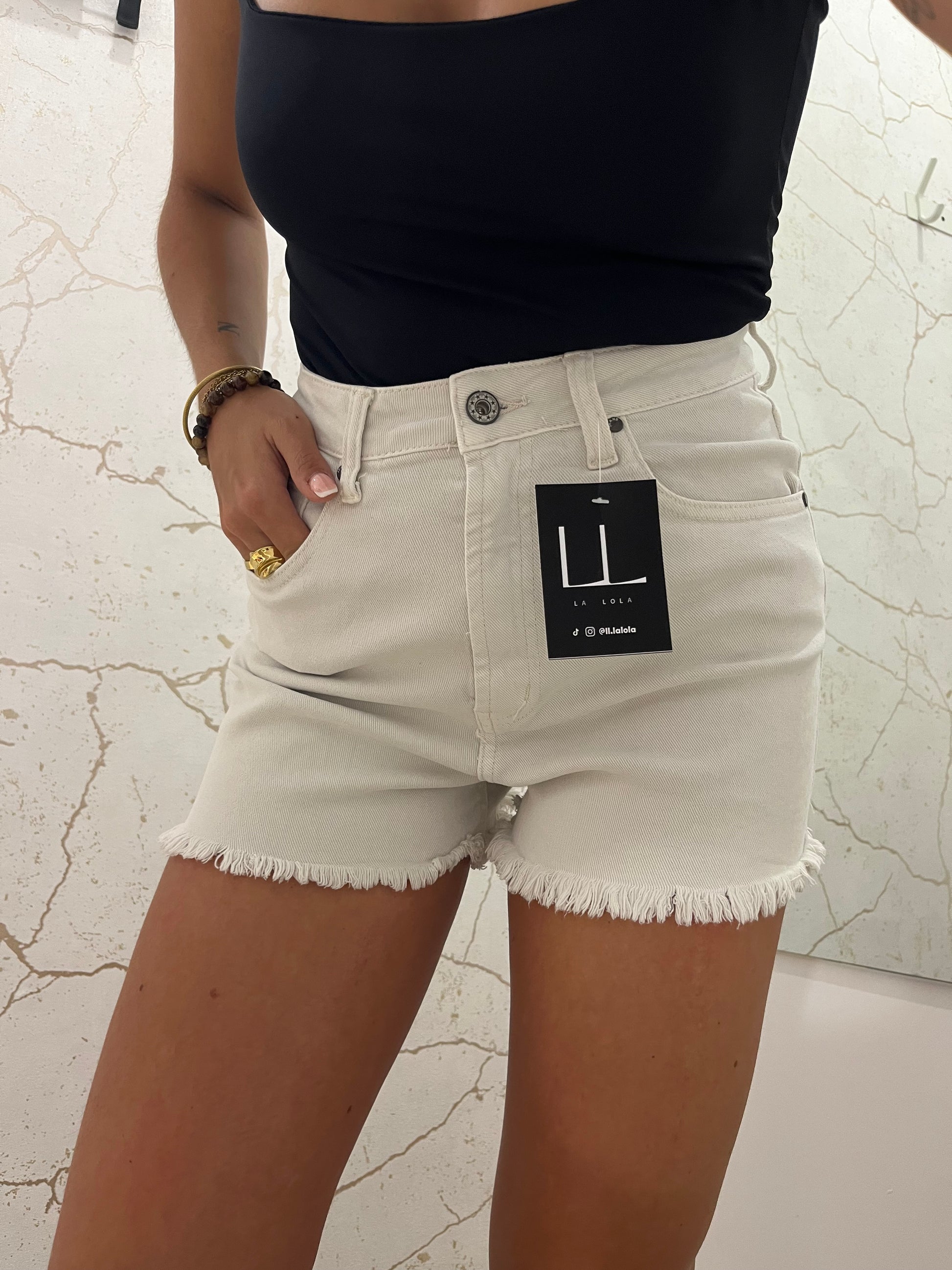 Short beige
