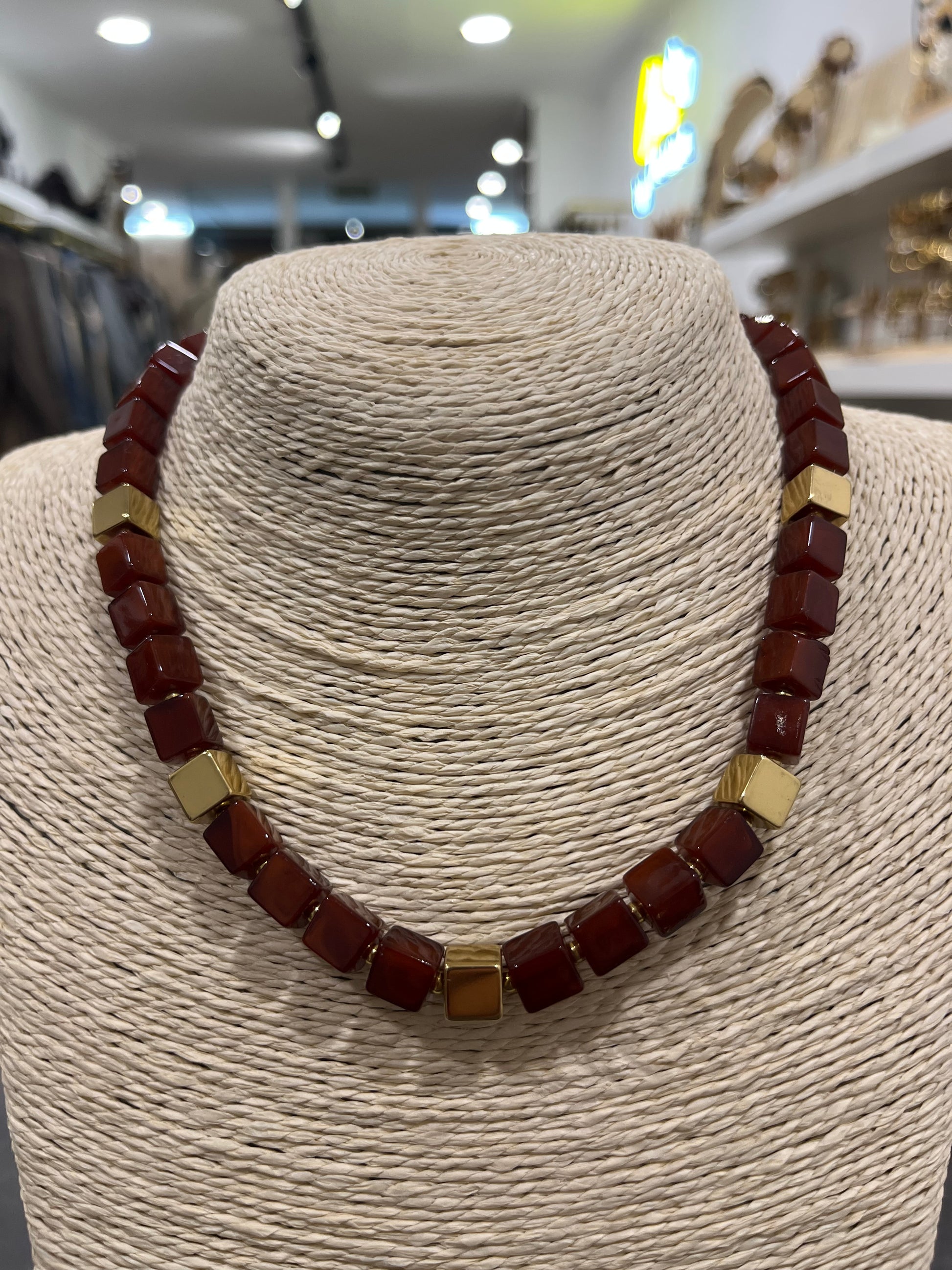 COLLAR