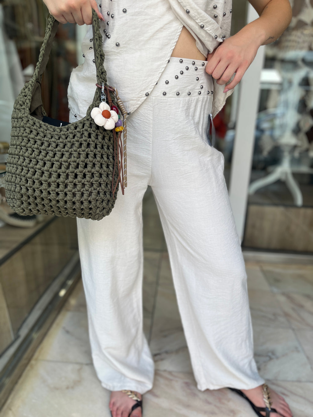 Pantalón tachuelas