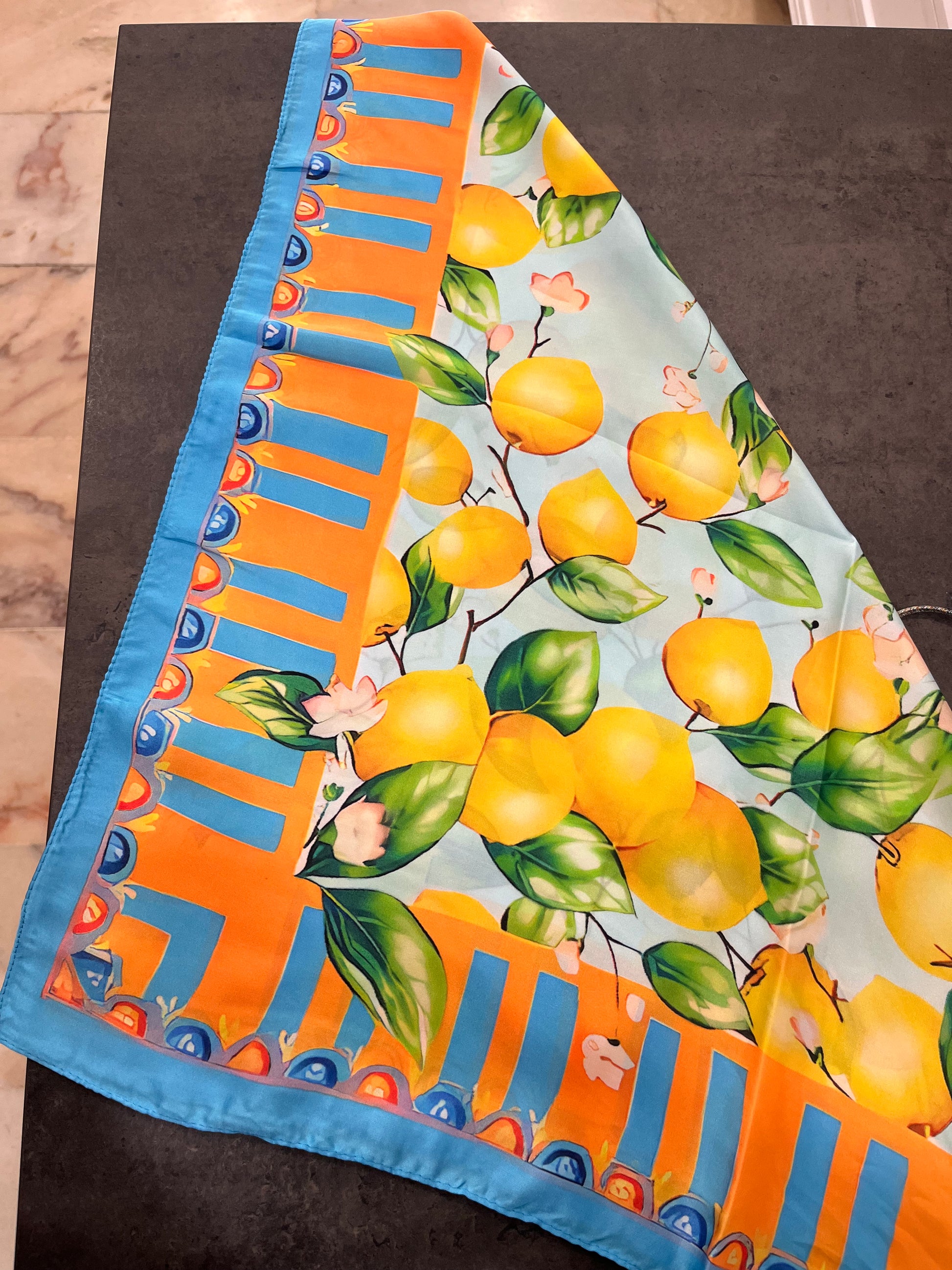 PAÑUELO SEDA LIMONES