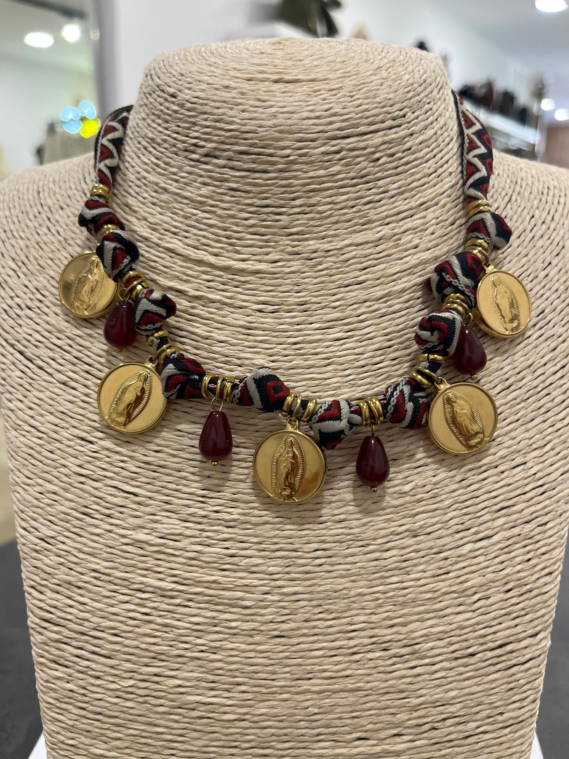 COLLAR