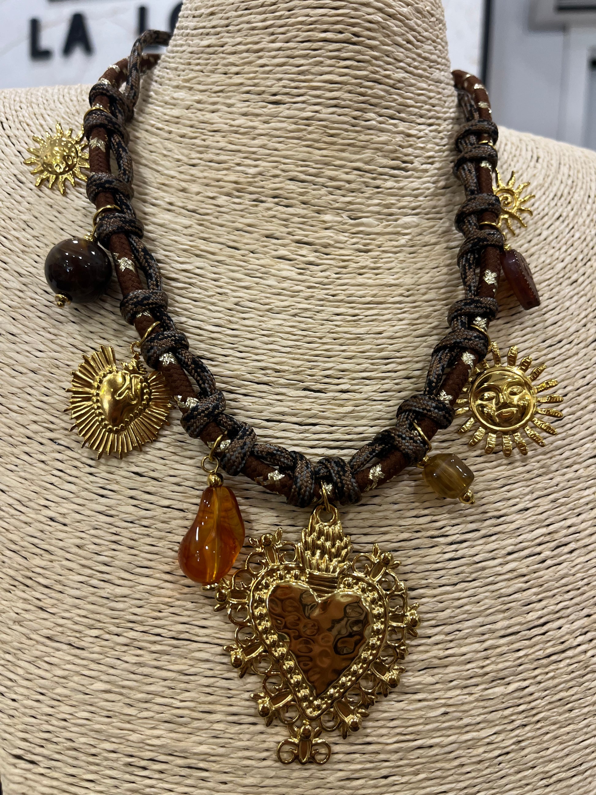 COLLAR