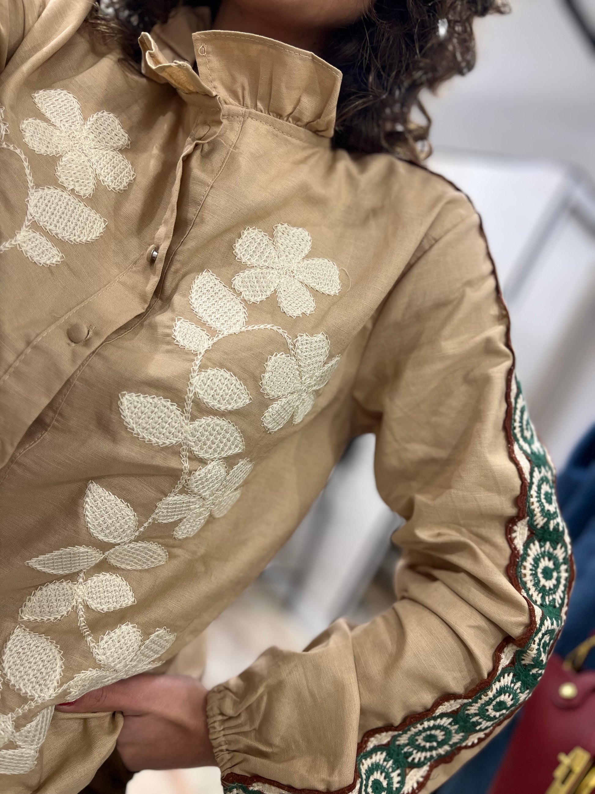 Camisa bordada