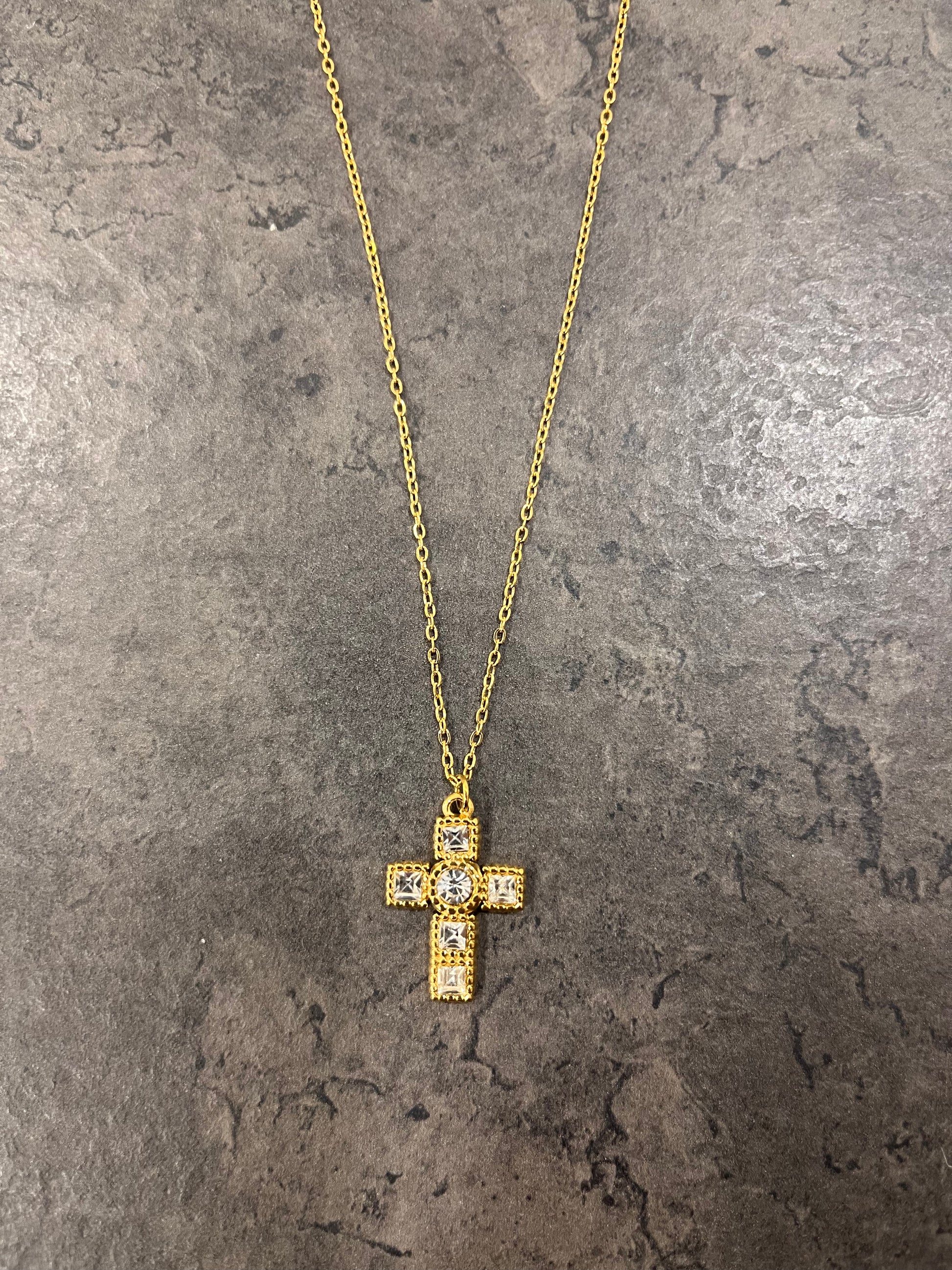 Collar cruz